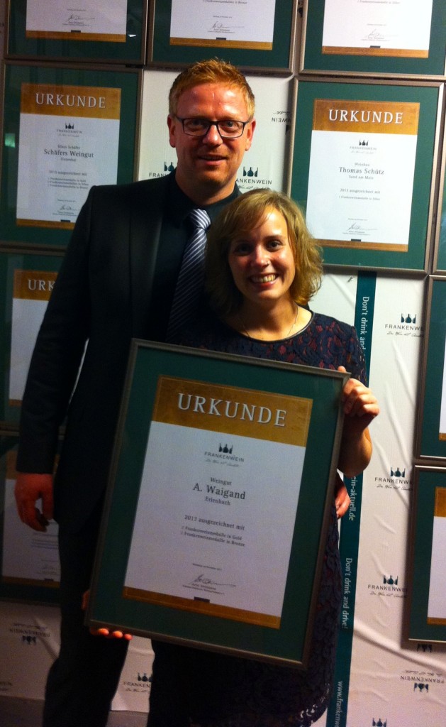 Verena und Markus bei der Urkundenverleihung 